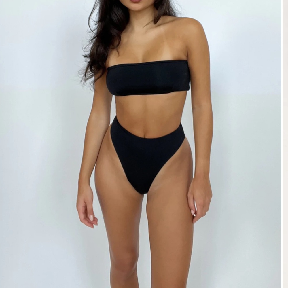 BNWT 437 Bikini Set